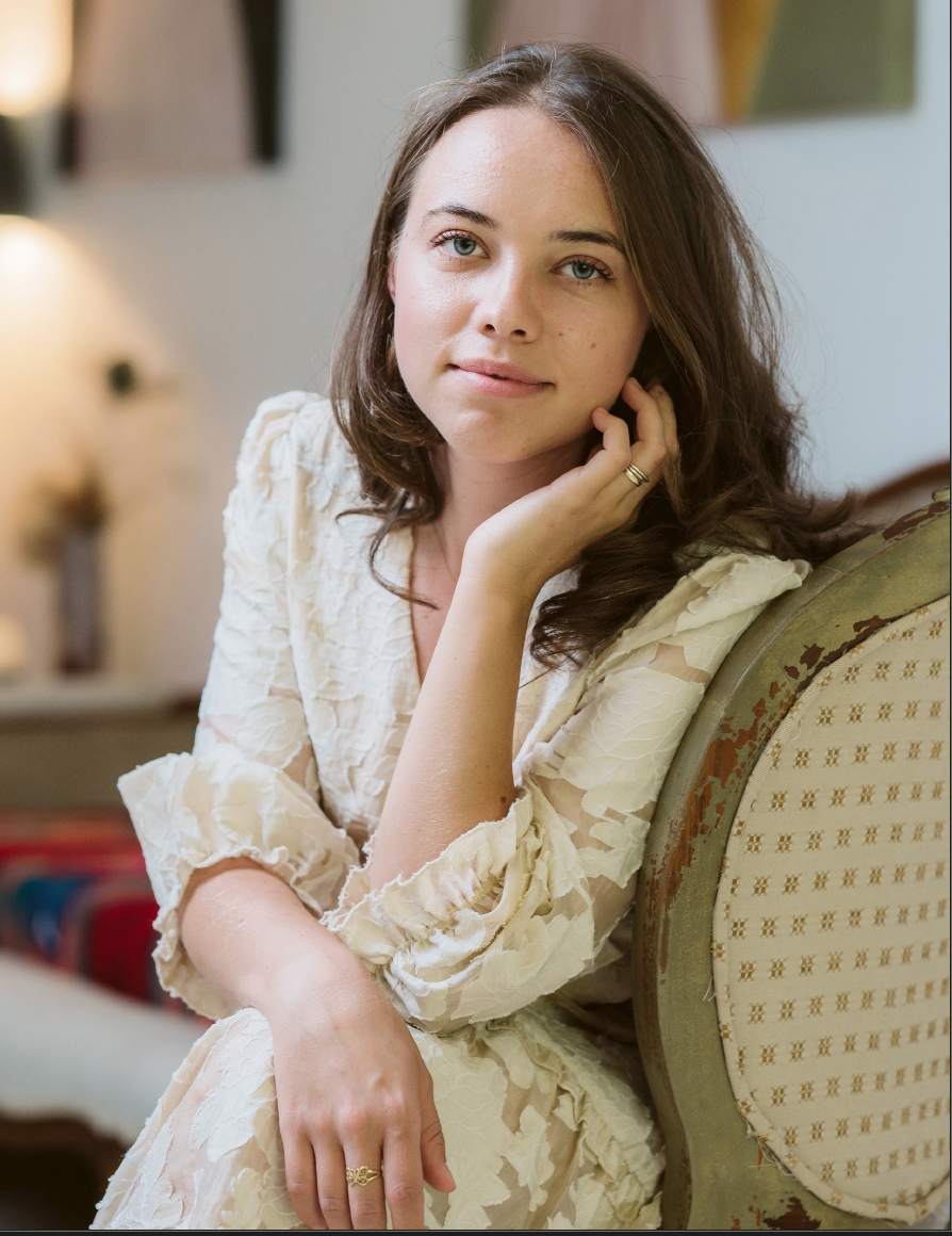 Portrait of Elleny Gherghe in The Guide Artists Magazine feature, page 90